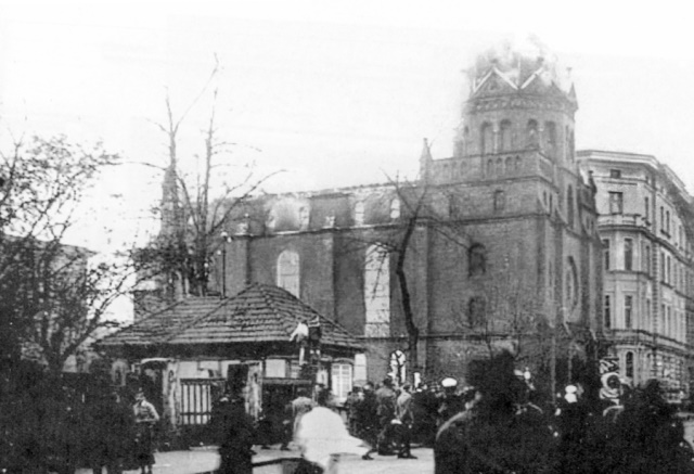 Die Glatzer Synagoge nach dem Brand
