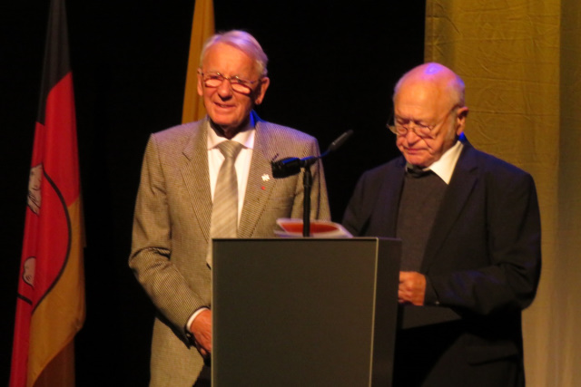 Die Dankesworte von Helmut Goebel (links) verlas Großdechant Prälat Franz Jung (rechts).