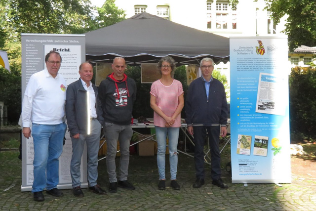 76. Glatzer Wallfahrt nach Telgte 2023: Am Stand der Zentralstelle Grafschaft Glatz