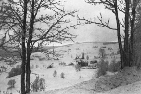 Der Wintersportplatz in der Abenddämmerung