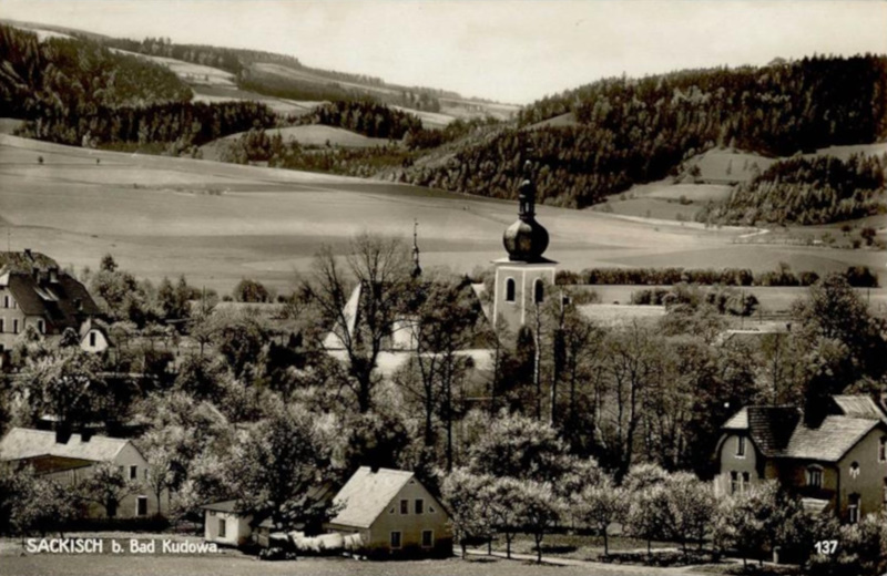 Ortsmitte mit Kirche