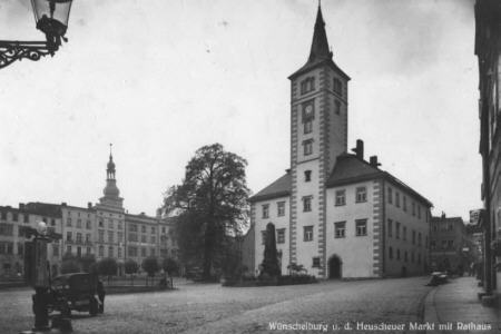 Markt mit Rathaus