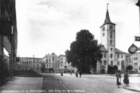 Ring mit Rathaus