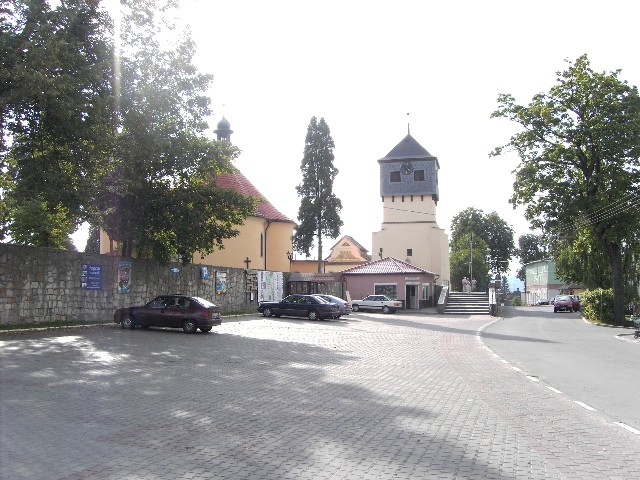 Pfarrkirche und Sch&auml;delkapelle