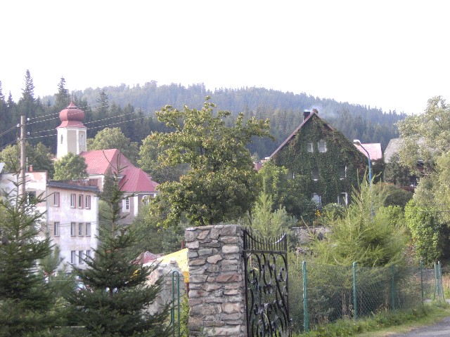 Pfarrkirche und ehem. Pfarrhaus