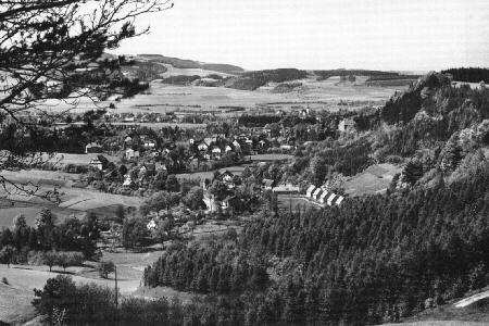 Ortsansicht mit Schloßberg